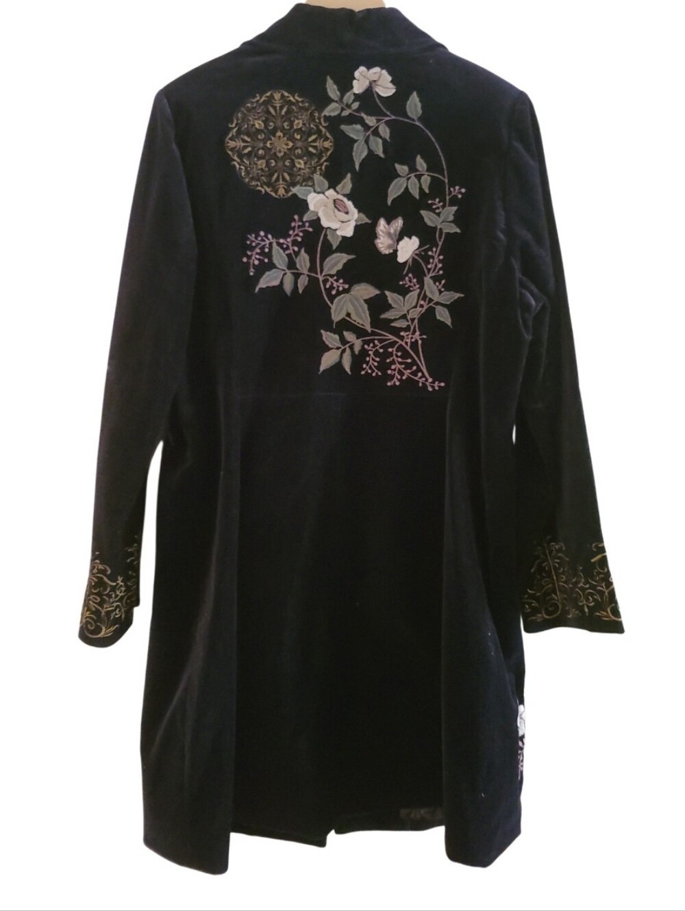 NWT Vintage CAbi Antoinette Velvet Floral Embroidered Longline coat Black Whimsy - Picture 11 of 17